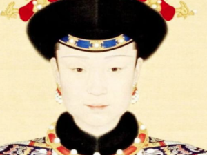 清朝嫔妃回家，父母都要下跪拜见吗？