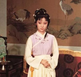 红楼梦中林黛玉穿的衣服有什么讲究？