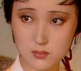 红楼梦中兴儿是在何时看到林黛玉的？在大观园里吗？