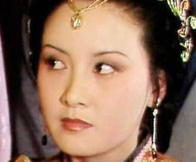 红楼梦中在贾府众人的眼中，王熙凤是什么样的？