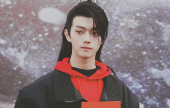 《雪鹰领主》讲的是什么故事？许凯在这部剧中饰演的是一个怎样的人物？