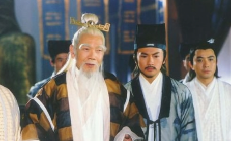 朱元璋赏给一人两名宫女，此人为何要净身？