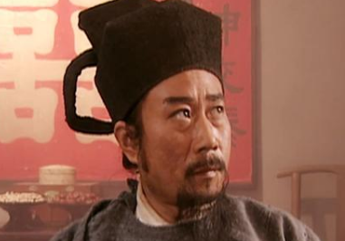 阎婆惜背着宋江找张三的原因是什么？她为何这么做