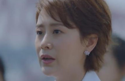 《甜蜜》海清在剧中饰演田蜜，刚出场时也的确很“甜蜜”