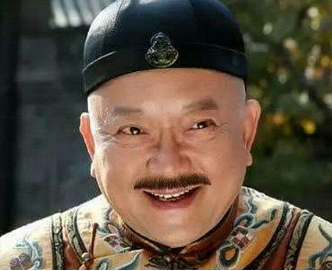 和珅和纪晓岚同为清朝官员，为何一个自称奴才一个称臣？