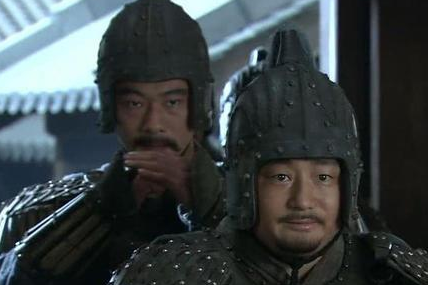 关羽发动樊城之战的时候 关羽为何留守三流武将驻守大本营