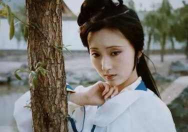 《红楼梦》第六十四回 幽淑女悲题五美吟 浪荡子情遗九龙珮