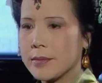 贾赦想娶贾母的丫环金鸳鸯的目的是什么？