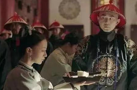 清朝皇帝赏赐大臣一些猪肘子 大臣为什么出宫就想丢掉