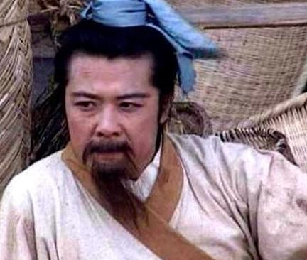 刘备在乡下靠着贩卖草鞋维持生计 东汉皇室为何没有忘记他