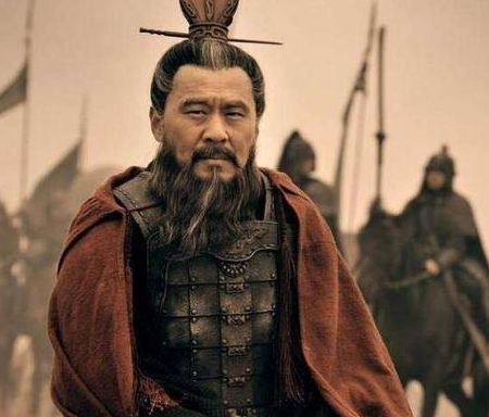 曹操杀吕布时身边谋士那么多 曹操为什么只听刘备一人的建议