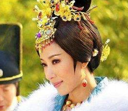 明宪宗为何会喜欢上比自己年长那么多的万贵妃？与他的童年经历有关