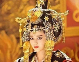 武则天是几岁进宫为妃的？她又是几岁登基几岁退位的？