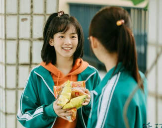 《循环初恋》今日播出，陈昊宇饰演18岁的活力女高中生