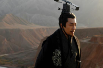 李斯是如何进秦国为嬴政效力的呢？