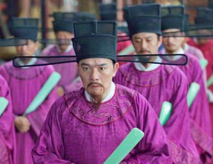 宋太祖实行重文轻武的治国方略的目的是什么？