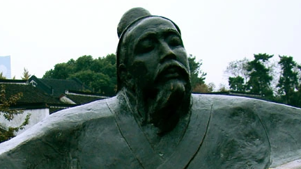 张继《枫桥夜泊》：除了“对愁眠”外，其余都是刻意绘景