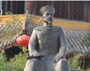 清朝大臣张鹏翮一生有何贡献？他为何要立关公雕像在门口？