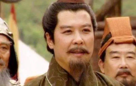 作为四大名著的主角，刘备和宋江谁更厉害些呢？