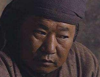 水浒传中铁臂膊蔡福是如何拯救北京城的百姓的？