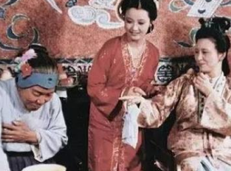红楼梦中刘姥姥为何说她睿智？体现在哪些方面？