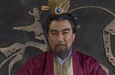 曹操为什么还要供养陈宫一家老小？