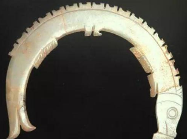 商周时期的玉鱼有哪些类型？它们分别有怎样的功能？