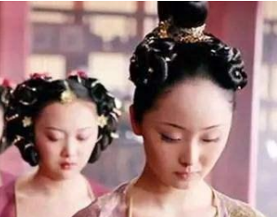 历史上唐朝为何会形成一种开放式的现象？哪些原因导致的？