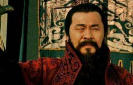 关羽为什么用曹操的封号而拒绝刘备的封赏呢？