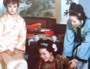 红楼梦中探春为何会被赵姨娘责备攀高枝？