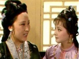 红楼梦中送宫花时林黛玉为何会生气?原因是什么？