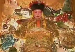 慈禧为什么去世一年多才下葬？