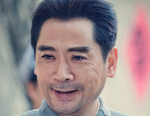 《我们的队伍向太阳》讲述的是什么故事？唐国强刘劲再合作