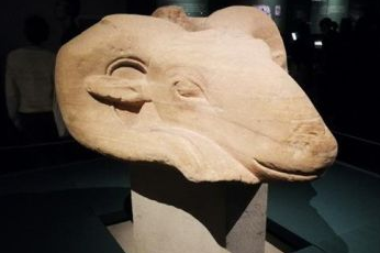 埃及不仅有狮身人面像，还有狮身羊面像，狮身羊面像和法老有什么关系？