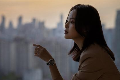 《输赢》是什么题材？是根据小说改编的吗？