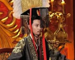 杨坚在位期间，在政治方面有哪些作为与成就？