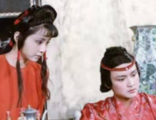 红楼梦中贾宝玉撵走晴雯是因为什么事情？扇骨是如何摔坏的？