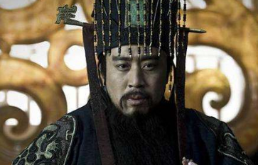 想要复兴汉室的刘备，为何在汉献帝还没死他就称帝了呢？