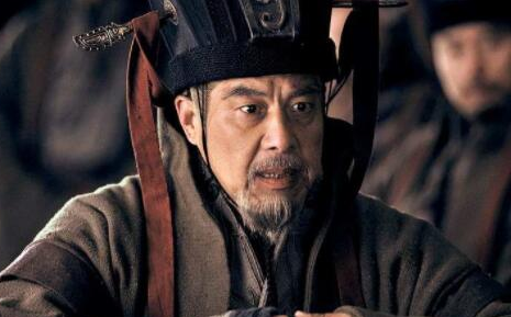 张昭的性格特点是怎样的？他有哪些经历？