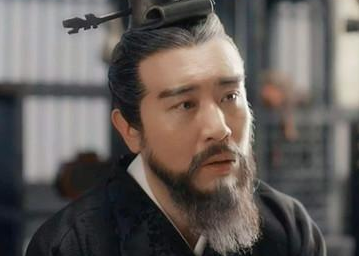 陈寿和曹操为何都认为刘备是个英雄？原因是什么