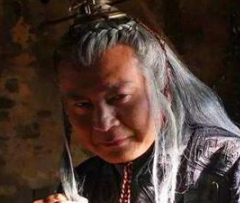 李斯在秦国统一前和统一后分别有哪些功劳？他最后的结局如何？