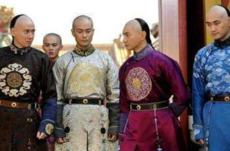 雍正临死前为什么要赐死三皇子弘时 让乾隆坐稳自己却遗臭万年