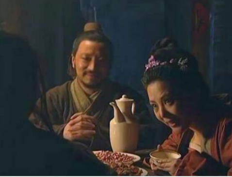 武松被孙二娘打倒后，张青为什么不帮忙？