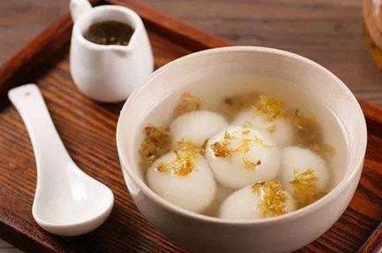 汤圆起源于中国哪个朝代？它在民间有着怎样的象征？