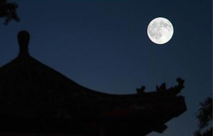 《蟾宫曲·扬州汪右丞席上即事》是哪位诗人的作品？这首散曲的原意是什么？