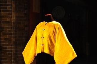 和珅有20多件黄马褂？黄马褂象征怎样的特权？