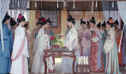 斗花的起源甚早，唐朝时期则演变成一种怎样的习俗？