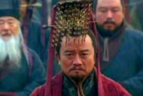 汉室仍在的情况下，袁术为什么会选择称帝？