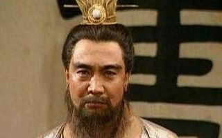 “孔融让梨”的故事成为典范，为何孔融却因不孝被处死？
