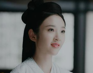 郭女王凭什么能战胜甄宓，得到曹丕的独宠？